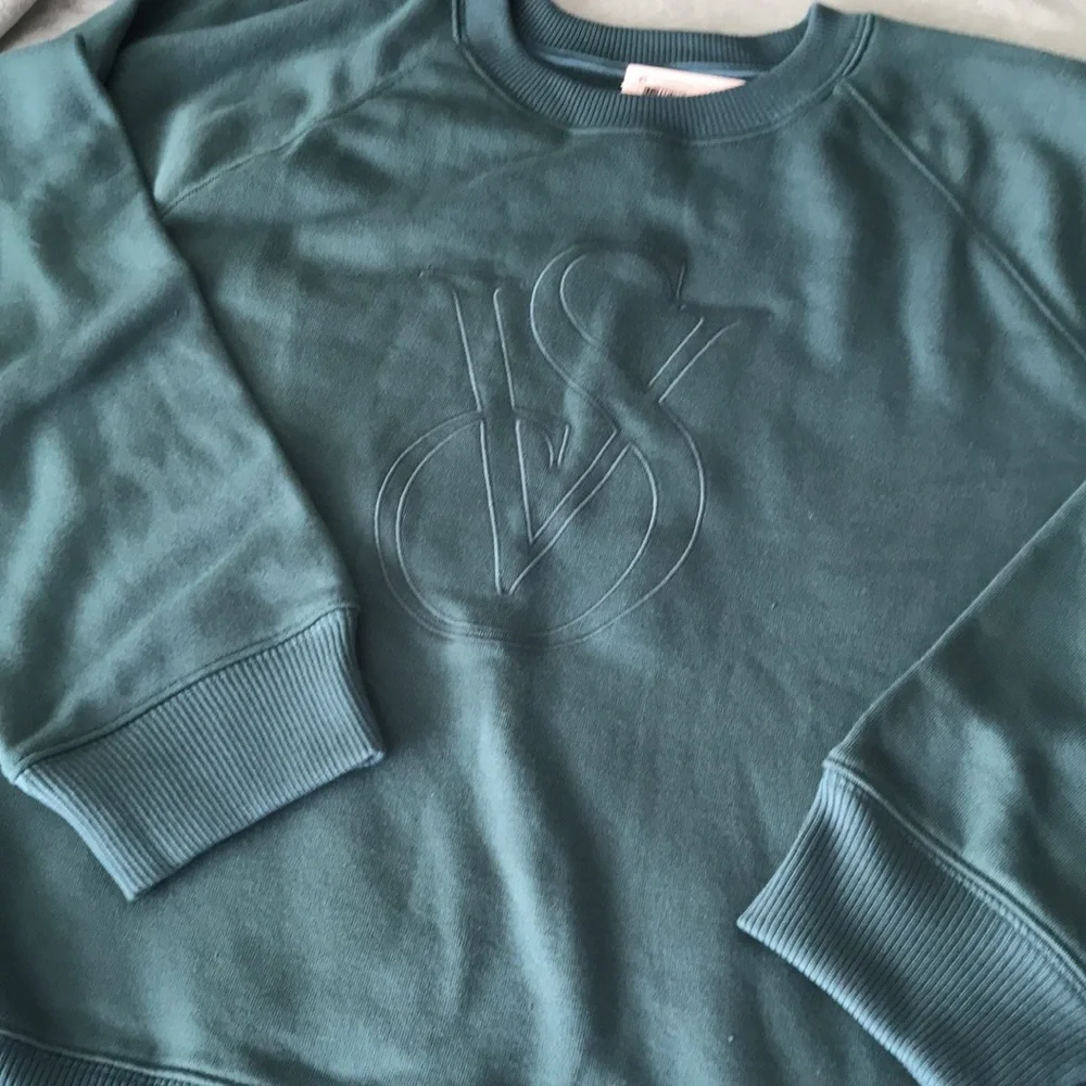 Brand new VS sweater - Picture 2 of 5
